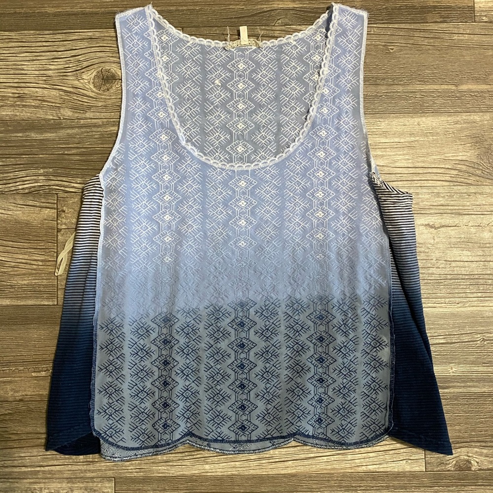 BKE Women’s Shirt Size L